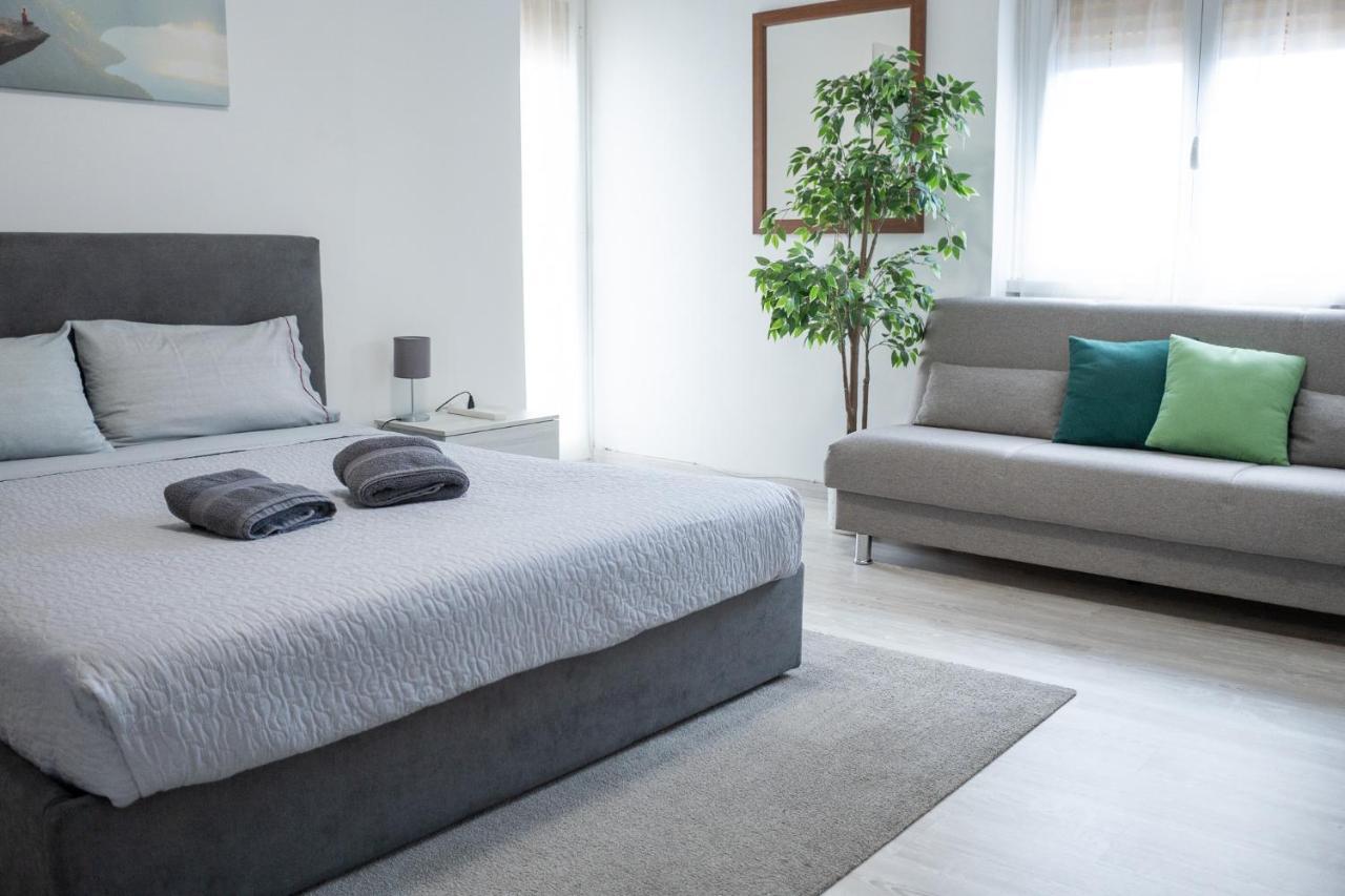 Nonna Pina Guest House Moderno Appartamento Vicino Metro AWifi,Netflix روما المظهر الخارجي الصورة